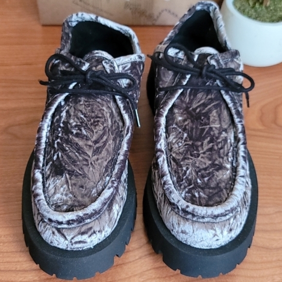 Free People Shoes - FREE PEOPLE Convertible Velvet Loafer Size 8.5/39 EU